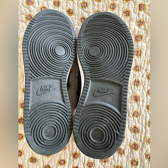 Nike Black & Gray Suede Low Sneakers - Picture 6 of 7